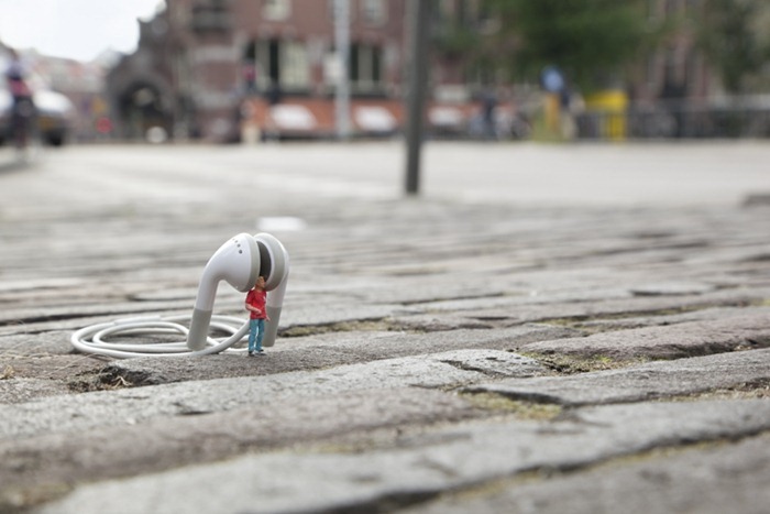 Miniature Street Art by Slinkachu | Amusing Planet